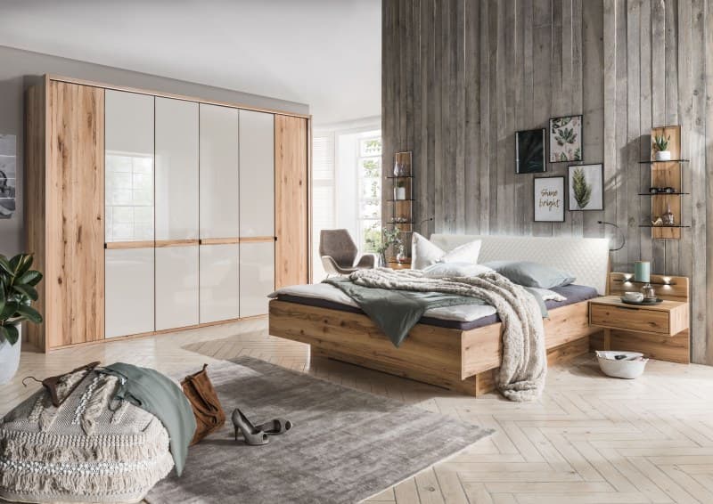 Schlafzimmer - Astkernbuche teilmassiv, Querriegel DTS u. Front Nako Massivholz,  Glas Champagner