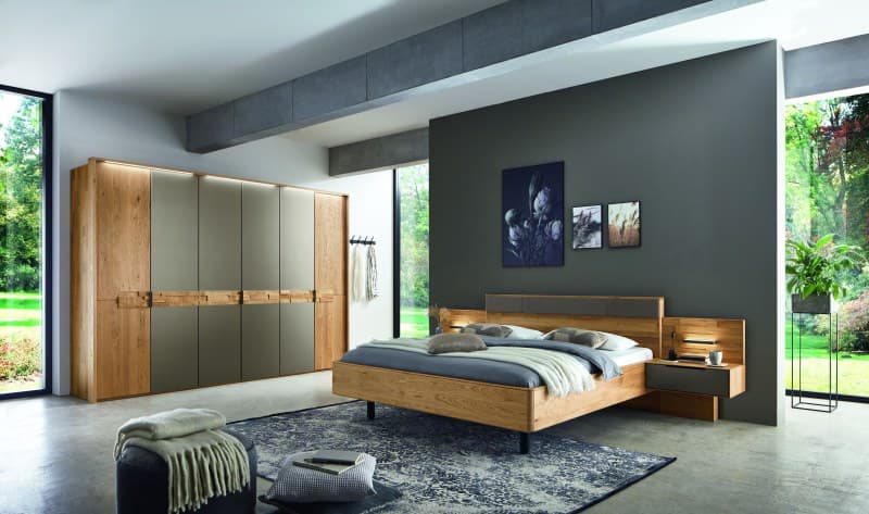 Schlafzimmer - Wildeiche massiv gebürstet, Absetzungen Spaltholz massiv, Mattglas Bronze
