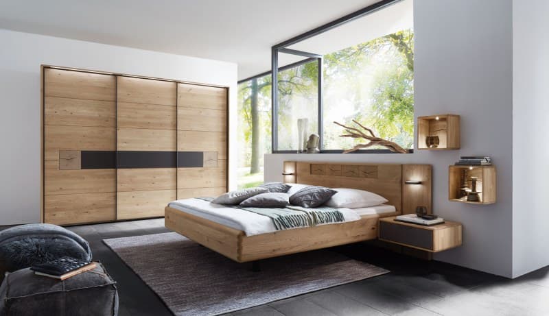 Schlafzimmer - Wildeiche massiv gebürstet, Absetzungen Hirnholz-Furnier, Mattglas Anthrazit