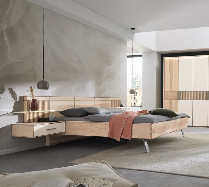 Komfortbett - Liegefläche ca. 180x200 cm, Lamellenoptik, Strukturesche massiv
