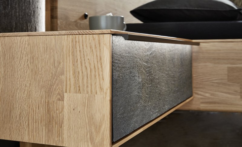 Schlafzimmer - Wildeiche massiv, gebürstet, Akzente Steinfurnier galaxy