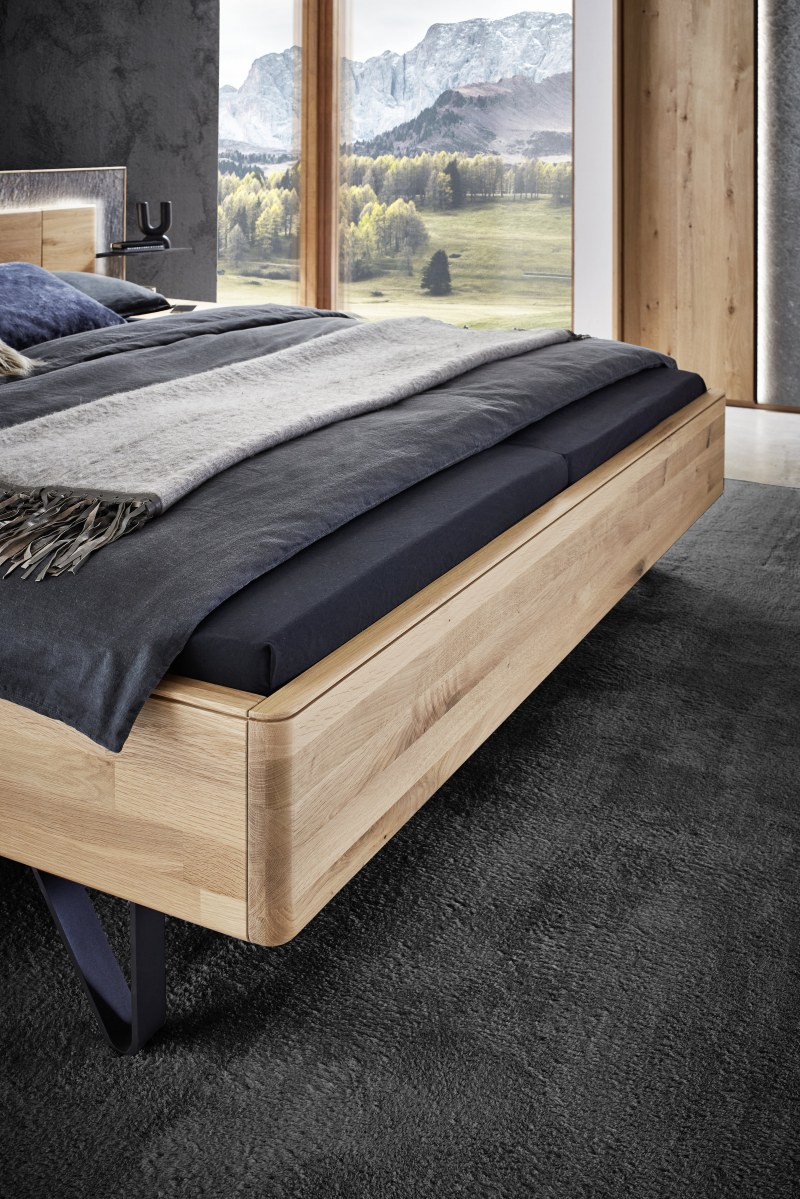 Schlafzimmer - Wildeiche massiv, gebürstet, Akzente Steinfurnier galaxy